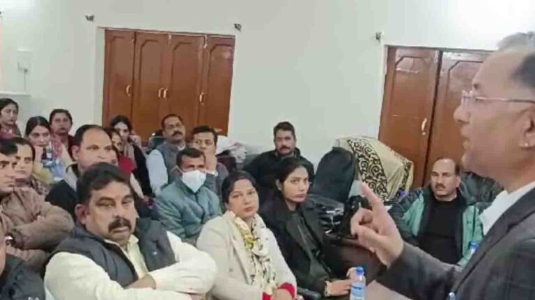 Himachal News: पटवारी कानूनगो 25 और 27 तारीख को कैजुअल लीव पर, 28 तारीख से करेंगे कलम छोड़ो हड़ताल!