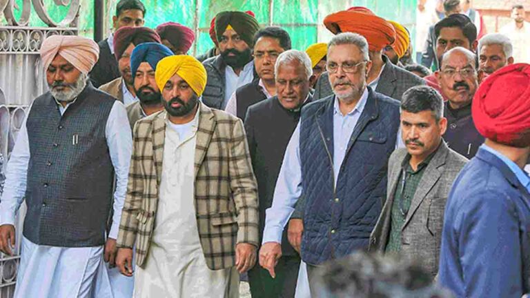 Punjab: कांग्रेस के दावे ने पंजाब में बढ़ा दी हलचल, बाजवा बोले - AAP छोड़कर आना चाहते हैं 32 विधायक..!