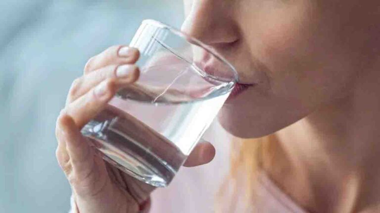 Drinking Water: अगर आप ज्यादा पानी पीते है,तो हो जाइये सावधान क्योकि आपको हो सकता है, बहुत बड़ा नुकसान.!