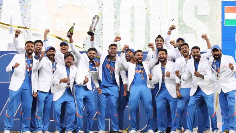 Champions Trophy जीतने वाले खिलाड़ियों को White Blazer क्यों दिया जाता है? जानें इसके पीछे की खास वजह