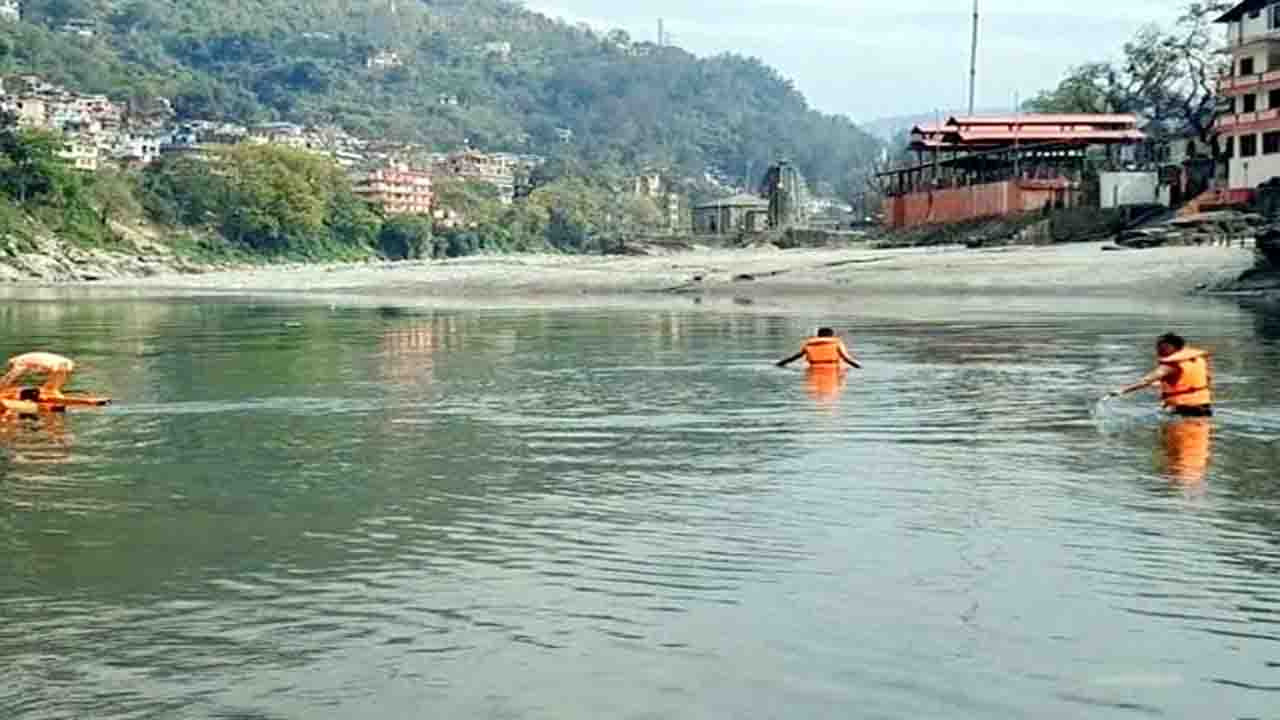 Student Suicide: पिता ने मोबाइल इस्तेमाल करने पर डांटा तो बेटी ने पुल से छलांग लगाकर कर ली आत्महत्या..!