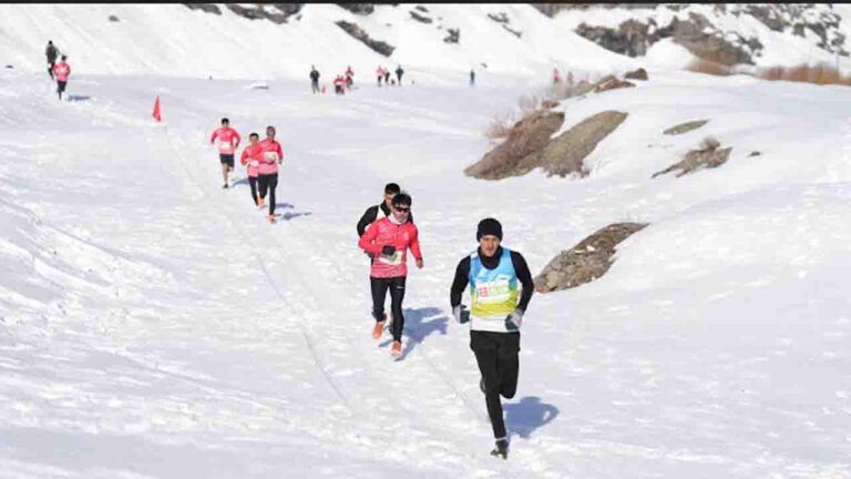 Snow Marathon: विश्व के सबसे ऊंचे और एशिया के एकमात्र स्नो मैराथन के अधिकतम खिताब डिफेंस फोर्सिस के नाम