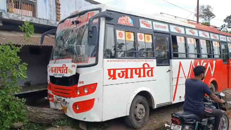 Bus Accident: तलवाड़ा में निजी बस पेड़ से टकराई, कई सवारियों को लगी चोटें