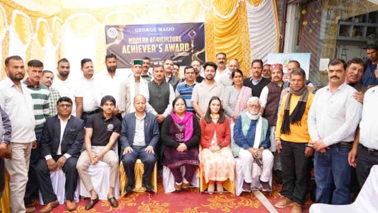 Solan: सोलन में प्रगतिशील किसानों को मिला पुरस्कार..!