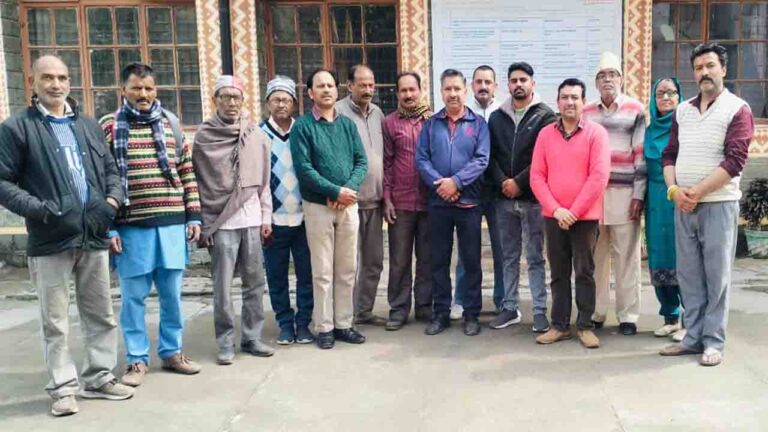 Solan: पट्टा-ताल पेयजल योजना बदहाल, दो हजार लोगों उपलब्ध नहीं हो रहा पीने का पानी, ग्रामीणों ने उठाए सवाल..!