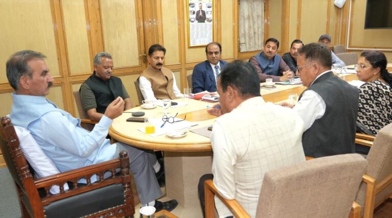 Himachal News: सीएम सुक्खू ने 28 अप्रैल तक बकाया देनदारियों की पहली किस्त जारी करने के दिए निर्देश