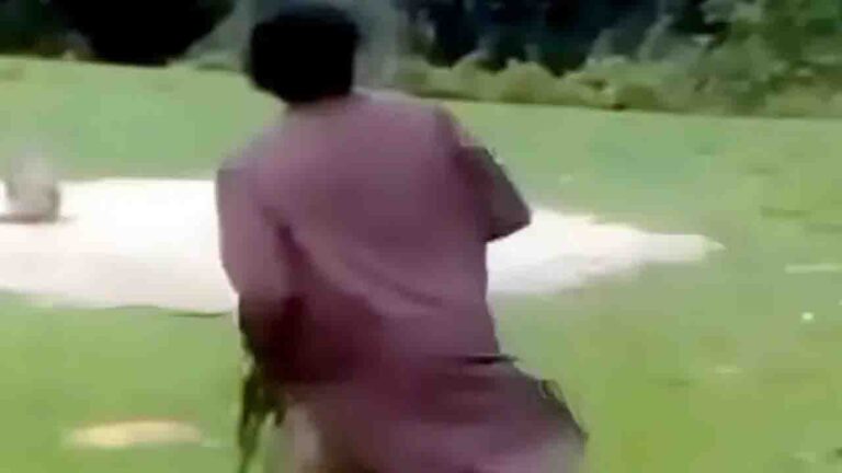 Pahalgam Terror Attack: हमलावर की तस्वीर आई सामने, AK-47 लेकर घूमता दिखा आतंकी...