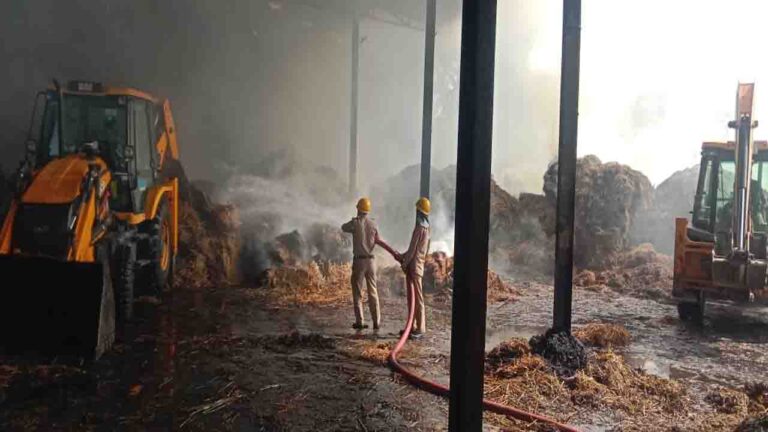 Sirmour News: वशिष्ठ कैमिकल फैक्टरी के गोदाम में भीषण अग्निकांड, दमकल कर्मियों ने 10 घंटे की कड़ी मशक्कत के बाद पाया काबू..!