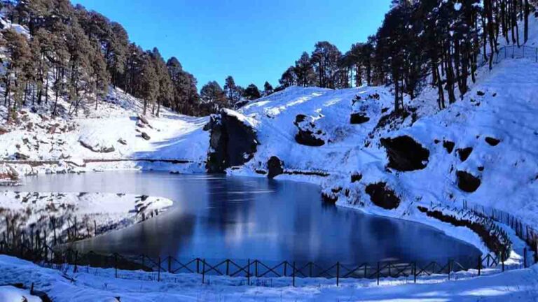Jalori Pass: जलोड़ी दर्रा में बर्फ से ढकी खामोश वादियाँ है पर्यटकों के आकर्षण का केन्द्र..!