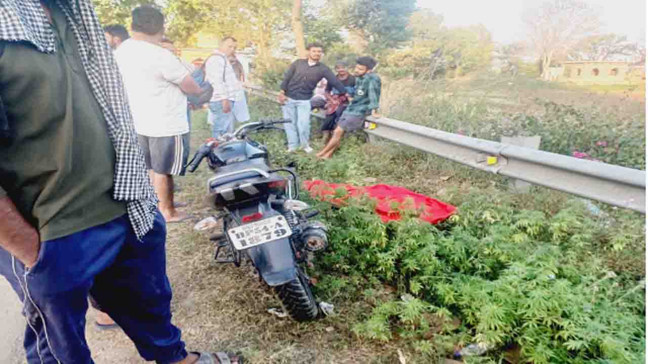 Kangra News: रेलिंग से टकराई बाइक, मौके पर ही हुई मौत