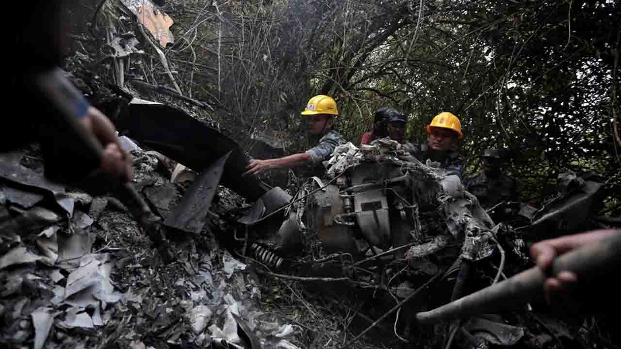 Helicopter Crash: उत्तरकाशी में हेलिकॉप्टर दुर्घटना में छह की मौत..!