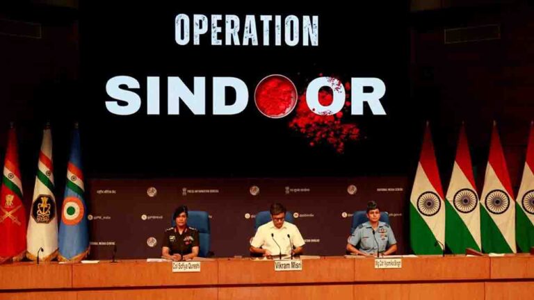 चर्चा में आईं 'Operation Sindoor' के बारे में बताने वालीं कर्नल सोफिया कुरैशी और विंग कमांडर व्योमिका सिंह