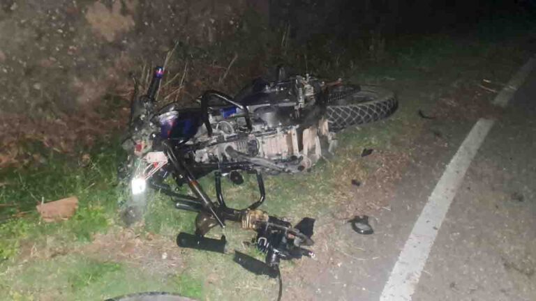 Mandi News: स्लापड़ में बाइक और बोलरो की जोरदार टक्कर, दो बाइक सवार घायल