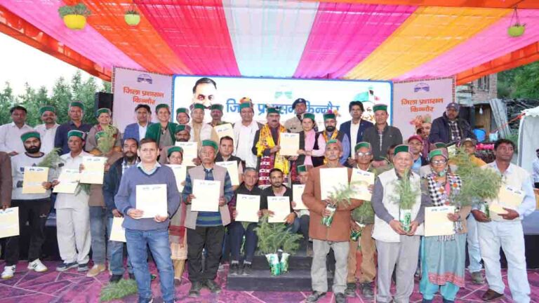 Himachal News: सीएम सुक्खू ने कल्पा ब्लॉक के 25 लाभार्थियों को भूमि पट्टे के मालिकाना हक प्रमाण-पत्र किए वितरित..!