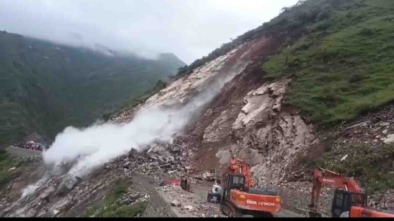 पांवटा साहिब-शिलाई NH-707, 11 घंटे बहाली के बाद फिर अवरूद्ध हुआ