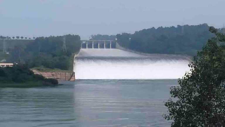 BBMB Alert : Kangra News: BBMB द्वारा टरबाइनों के जरिए छोड़ा जा रहा पानी, व्यास नदी के किनारे जाने से बचें