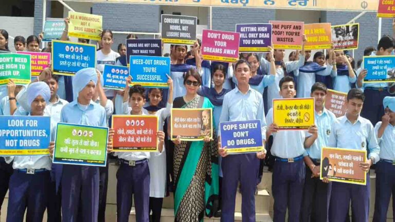 Chandigarh: कारगिल विजय दिवस पर नशा मुक्त भारत और नारी शक्ति की प्रेरणा स्रोत बनीं CRPF कमांडेंट कमल सिसोदिया,