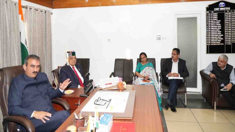 HP Hindi News: सीएम सुक्खू ने विशेषज्ञ रोबोटिक सर्जनों की भर्ती शुरू करने के दिए निर्देश