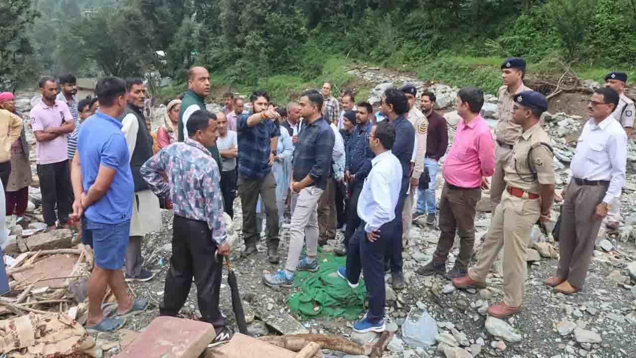 Mandi Disaster: केंद्रीय दल ने थुनाग व जंजैहली में आपदा प्रभावित क्षेत्रों में नुकसान का लिया जायजा
