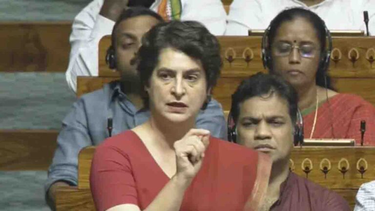 Operation Sindoor Debate: ऑपरेशन सिंदूर पर चर्चा के दौरान कांग्रेस सांसद प्रियंका गांधी ने मोदी सरकार को घेरा।