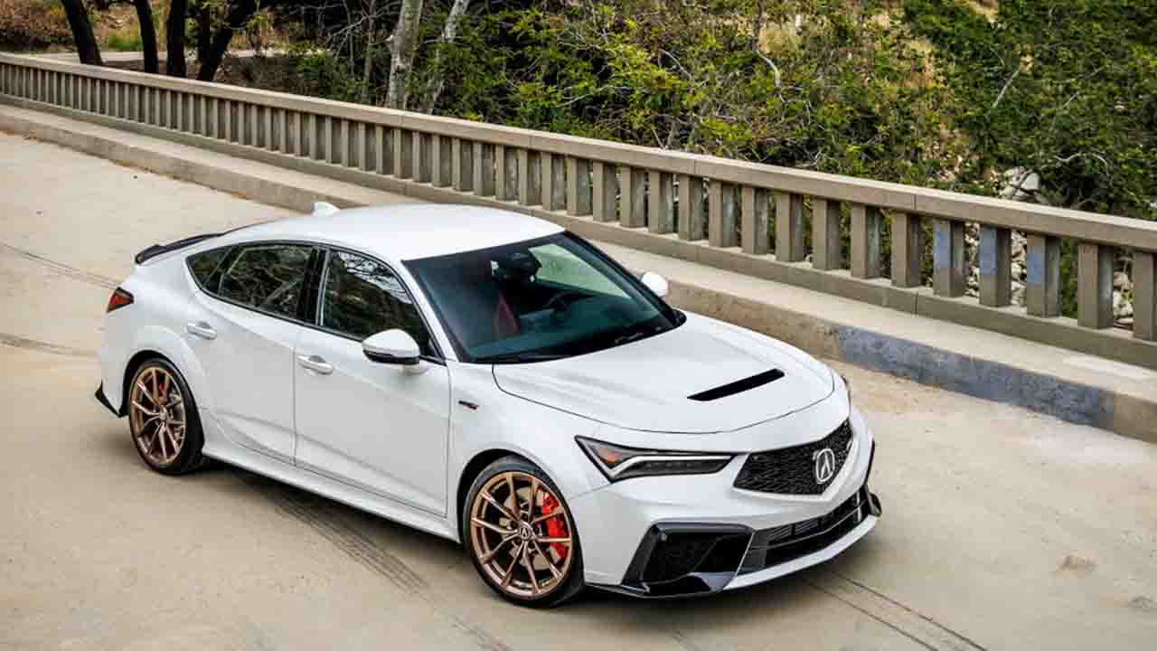 Affordable Cars: ऑफिस के लिए ढूंढ रहे हैं सस्ती गाड़ी? ये 5 शानदार विकल्प हैं आपकी जेब के लिए परफेक्ट