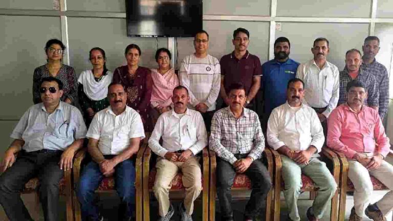 Mandi News: राजकीय महाविद्यालय बासा, नवनिर्वाचित PTA कार्यकारणी ने संभाला कार्यभार