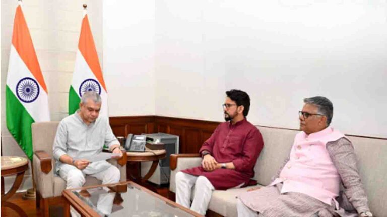 Himachal: ऊना-कांगड़ा नई रेल लाइन की मांग, अनुराग ठाकुर और राजीव भारद्वाज ने रेल मंत्री से की मुलाकात