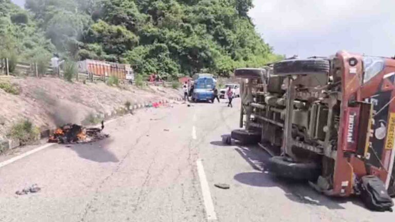 Bilaspur News: किरतपुर-मनाली फोरलेन पर टेंपो और स्कूटी की भिड़ंत में दो की मौत