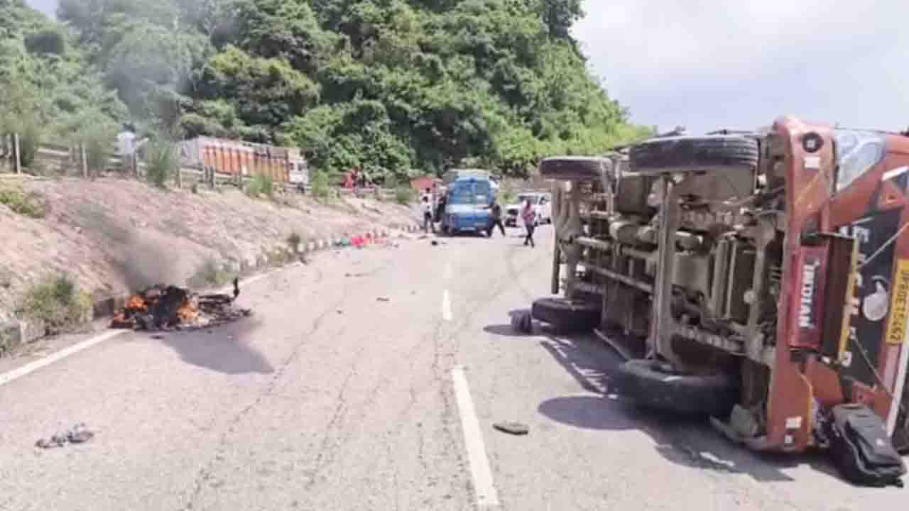 Bilaspur News: किरतपुर-मनाली फोरलेन पर टेंपो और स्कूटी की भिड़ंत में दो की मौत