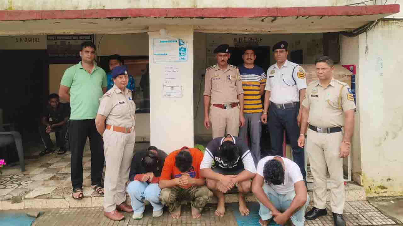 Kangra News: पंजाब के चार नशा तस्करों से 25.19 ग्राम चिट्टा बरामद, युवती भी शामिल