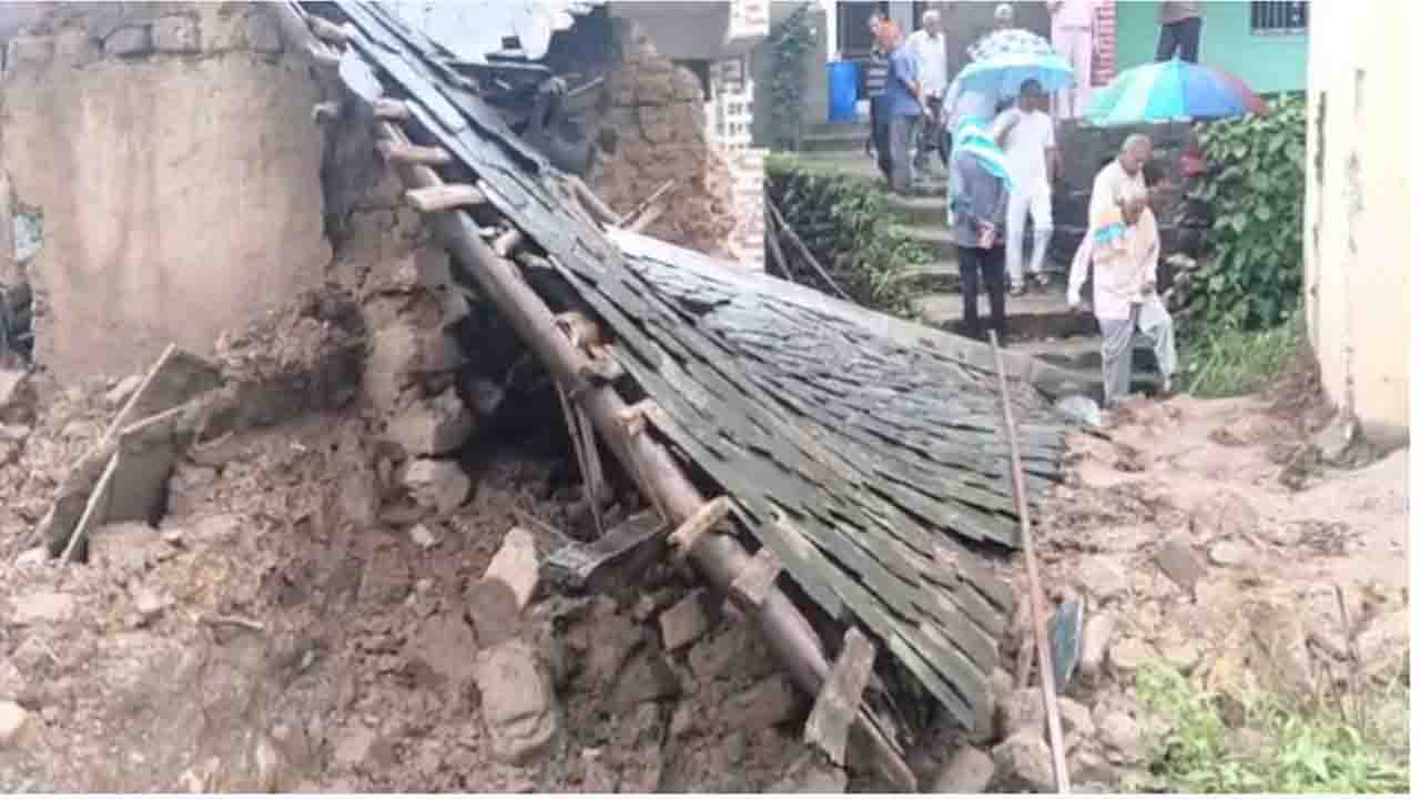 Hamirpur News: हमीरपुर में दुखद हादसा, अंतिम संस्कार के लिए जा रहे लोगों पर गिरी गोशाला की दीवार गिरने से 5 घायल