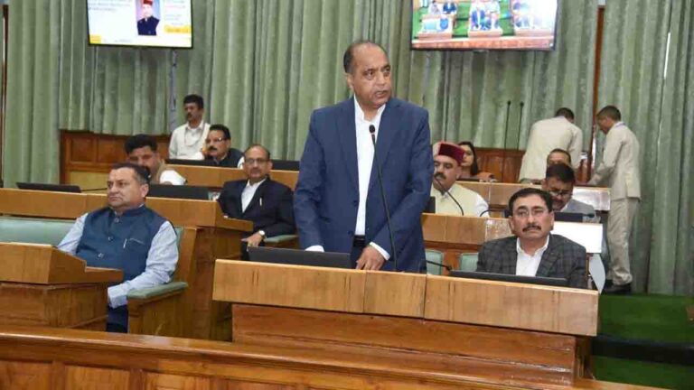Himachal News: नेता विपक्ष जयराम ठाकुर का आरोप- बीजेपी और प्रदेशभर के लोगों से भेजी राहत सामग्री सरकार ने हथियानी चाही..