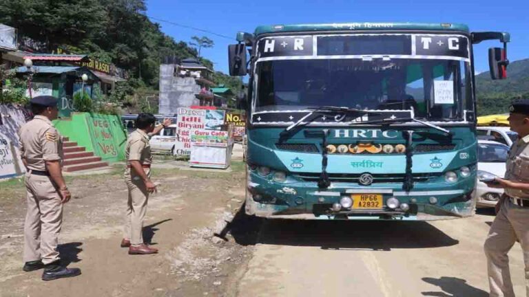 Mandi News: मंडी से मनाली फोरलेन पर दोनों दिशाओं के लिए वन-वे ट्रैफिक सुचारु