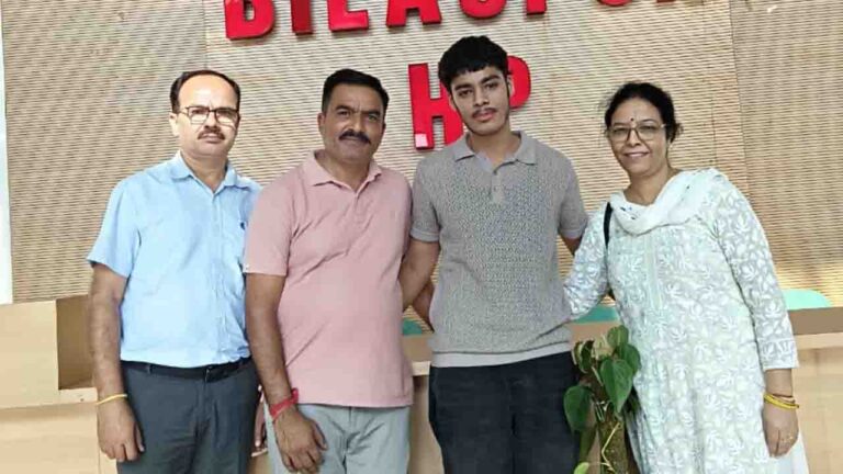 Achievement: फतेहपुर का बेटा बनेगा डॉक्टर, अक्षत धीमान ने AIIMS Bilaspur में पाया दाखिला