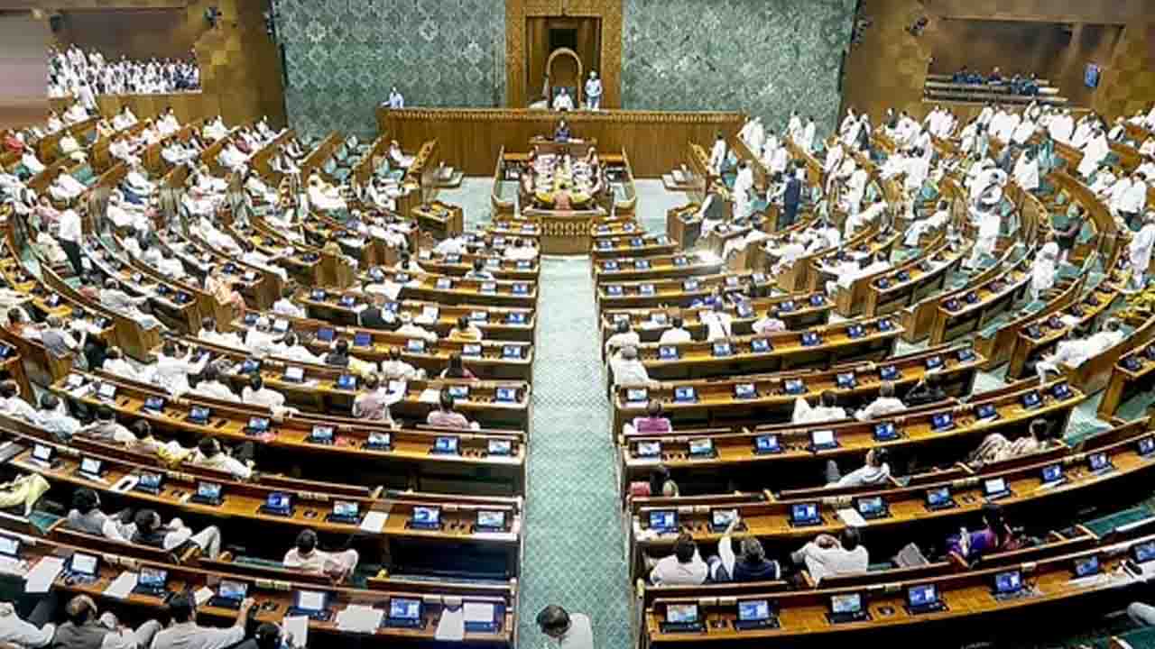 Online Gaming Bill 2025: ऑनलाइन गेमिंग पर बैन लगाने वाली है मोदी सरकार, जानिए, Dream11 और अन्य एप्स पर क्या पड़ेगा प्रभाव