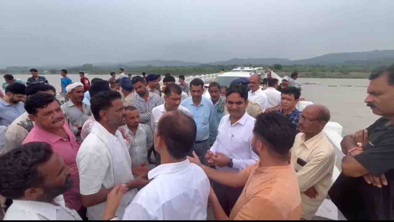 Kangra: पौंग बांध से लगातार पानी छोड़े जाने से कांगड़ा में बाढ़ का खतरा, प्रशासन अलर्ट