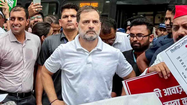 वोट चोरी विवाद पर Rahul Gandhi का बड़ा बयान, 'शपथपत्र क्यों दूं, यह उनका डेटा है'