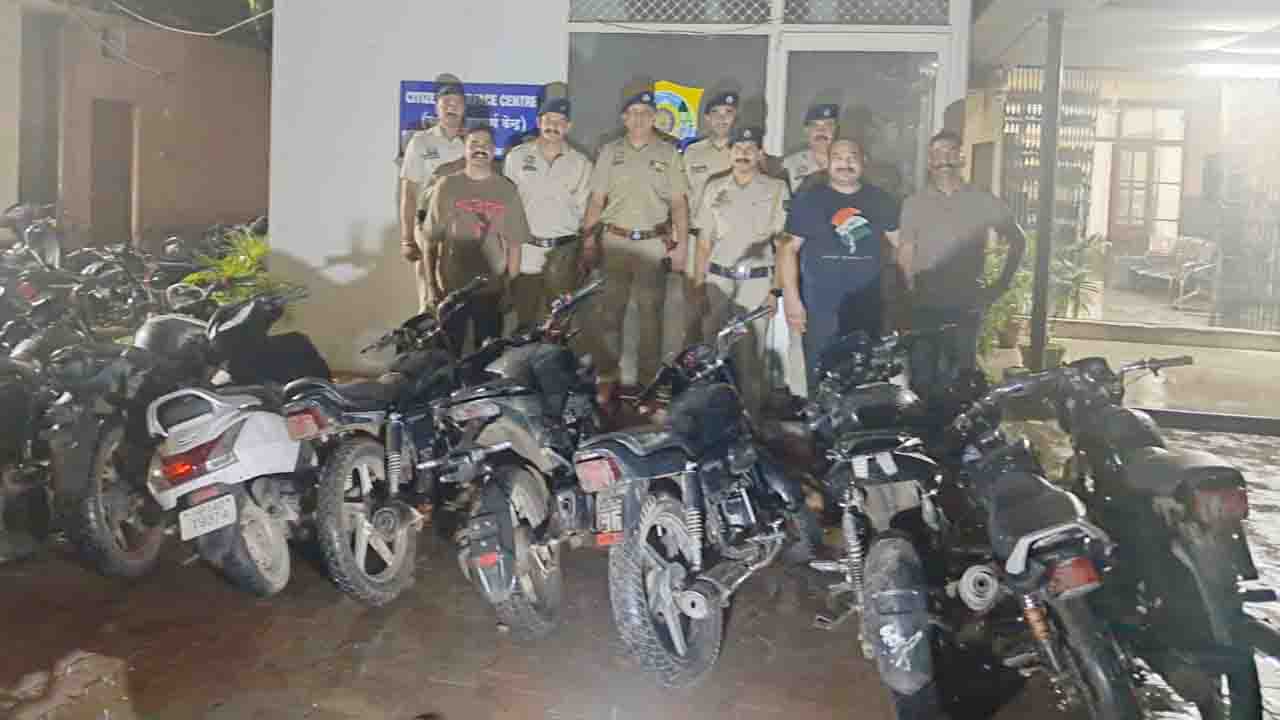 Baddi Police: बिना नंबर प्लेट व टेम्पर्ड नंबर प्लेट वाले दोपहिया वाहनों पर बद्दी पुलिस की सख्त कार्रवाई