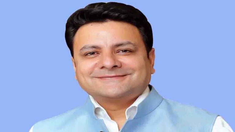 Himachal Politics: कांग्रेस विधायकों ने सुधीर शर्मा पर लगाया विशेषाधिकार हनन का आरोप, विधानसभा अध्यक्ष से कार्रवाई की मांग