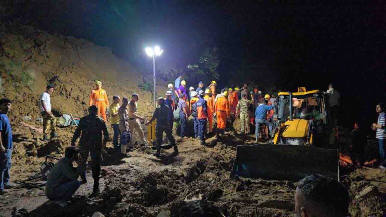Mandi Landslide: सुंदरनगर में भूस्खलन का कहर, मां-बेटी समेत तीन की मौत, दो लापता, बचाव कार्य तेज