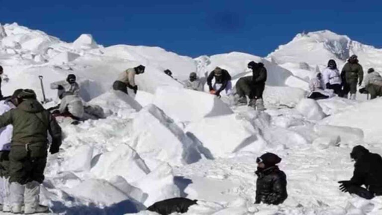 Siachen Avalanche: सियाचिन में भीषण हिमस्खलन! 3 जवान शहीद, 12,000 फुट की ऊंचाई पर हुआ हादसा