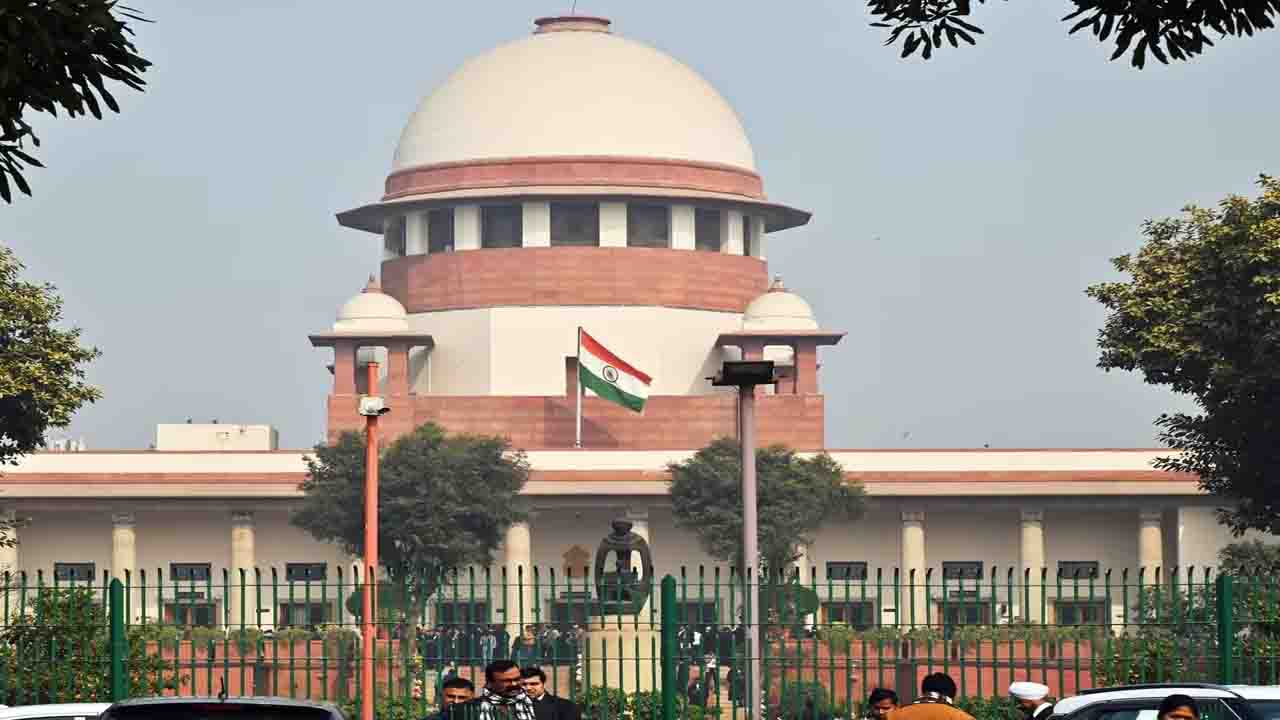 Supreme Court Waqf Law Verdict: सुप्रीम कोर्ट ने वक्फ संशोधन कानून के कुछ प्रावधानों पर लगाई रोक, पूरे ऐक्ट को नहीं रोका