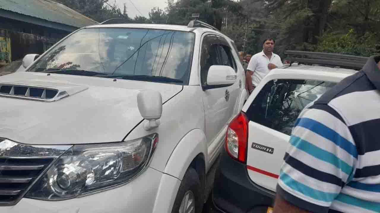 Palampur Advocate Attack: कांगड़ा में वकील पर जानलेवा हमला, फॉर्च्यूनर गाडी से की गई कुचलने की कोशिश, दो आरोपी गिरफ्तार