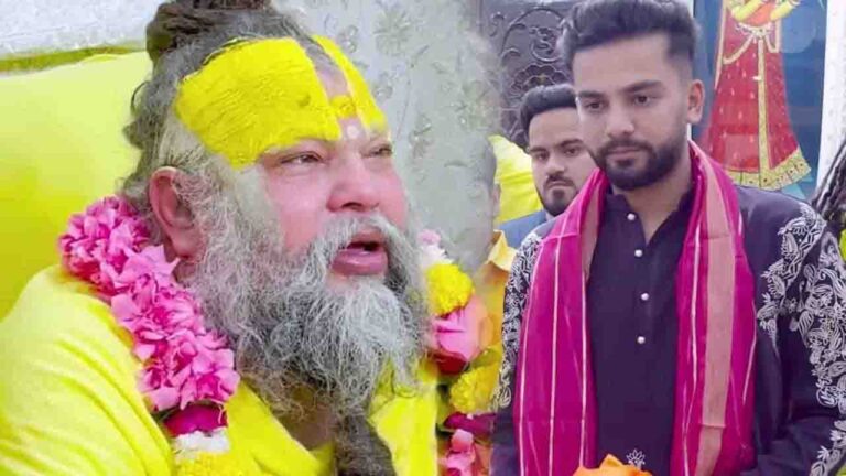 Elvish Yadav Meet Premanand Ji Maharaj: वृंदावन में प्रेमानंद जी महाराज से मिले एल्विश यादव, 10 हजार बार नाम जप करने की मिली सलाह