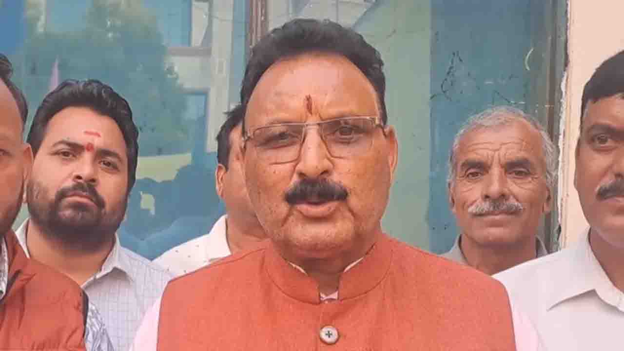 Mandi News: अटल यूनिवर्सिटी शिफ्ट न करने की मांग, BJP विधायक ने दे दी आत्मदाह की धमकी