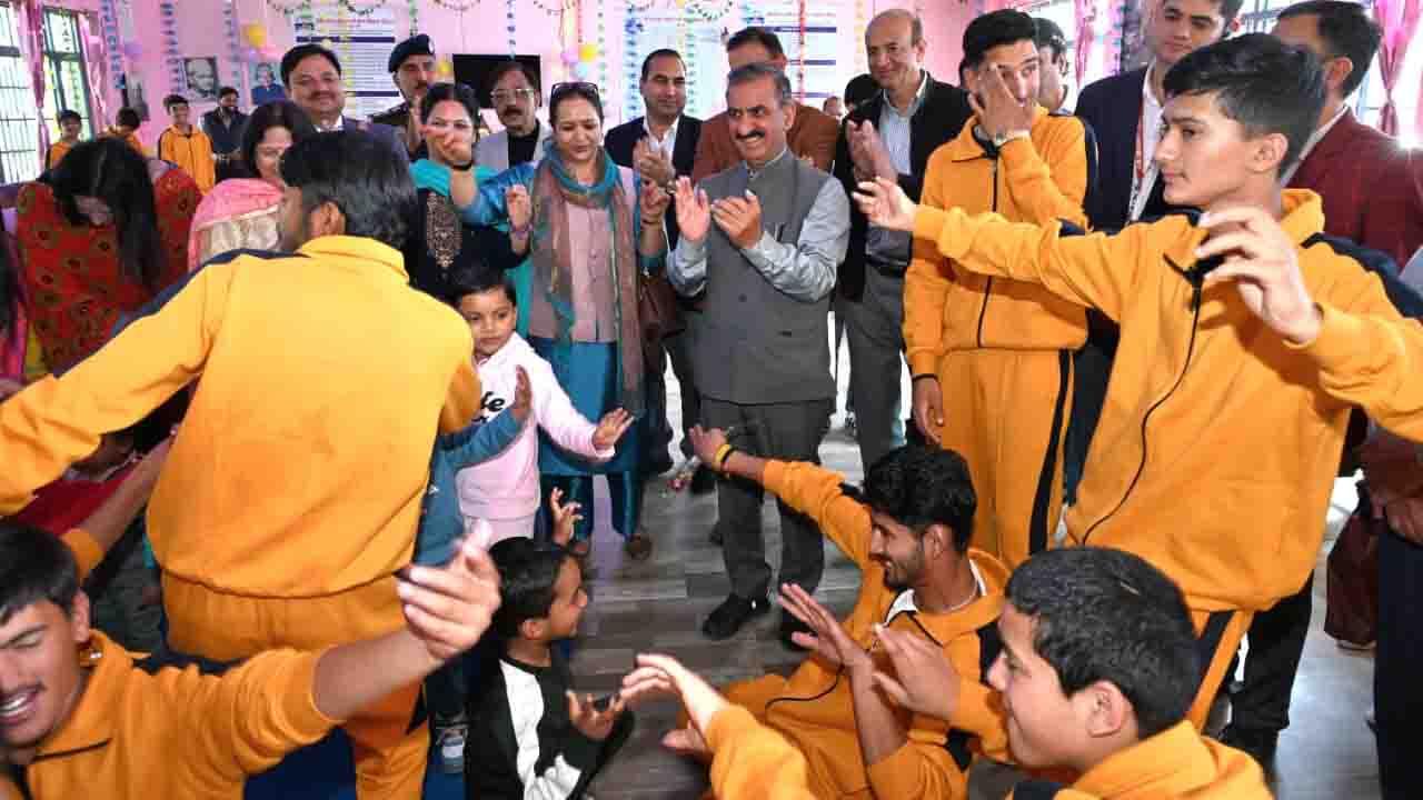 Shimla News: सीएम सुक्खू ने टूटीकंडी बाल आश्रम में बच्चों के साथ मनाई दिवाली