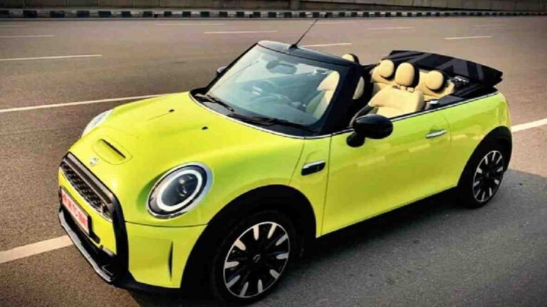 Auto News: 50 लाख रूपये के बजट में इलेक्ट्रिकली ऑपरेटेड रूफ एक दमदार गाड़ी