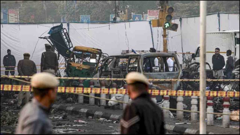 Delhi Blast: दिल्ली लाल किला ब्लास्ट में बड़ा खुलासा, चार शहरों में 8 आतंकियों ने रची थी धमाकों की योजना