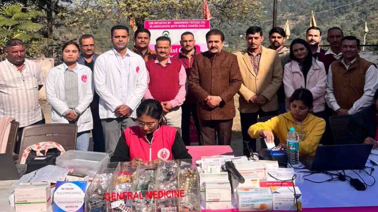 Solan News: सीएचसी पटटा महलोग में लगा निःशुल्क स्वास्थ्य शिविर, 450 मरीजों को मिला चिकित्सा सहारा