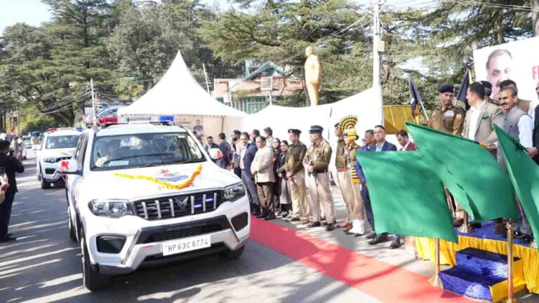 Himachal Police होगी अत्याधुनिक सुविधाओं से लैस, सीएम सुक्खू ने दिखाई 66 पैट्रोलिंग वाहनों को हरी झंडी